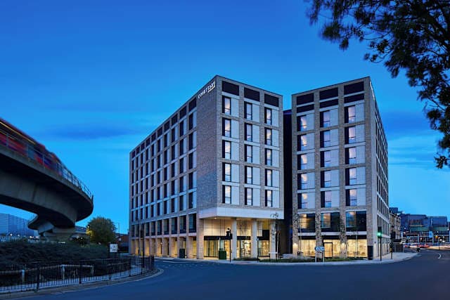 Courtyard by Marriott London City Airport