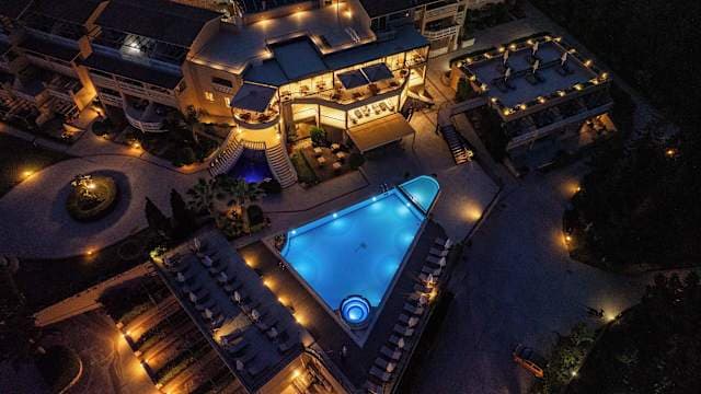 Belvedere Hotel & Luxury Suites