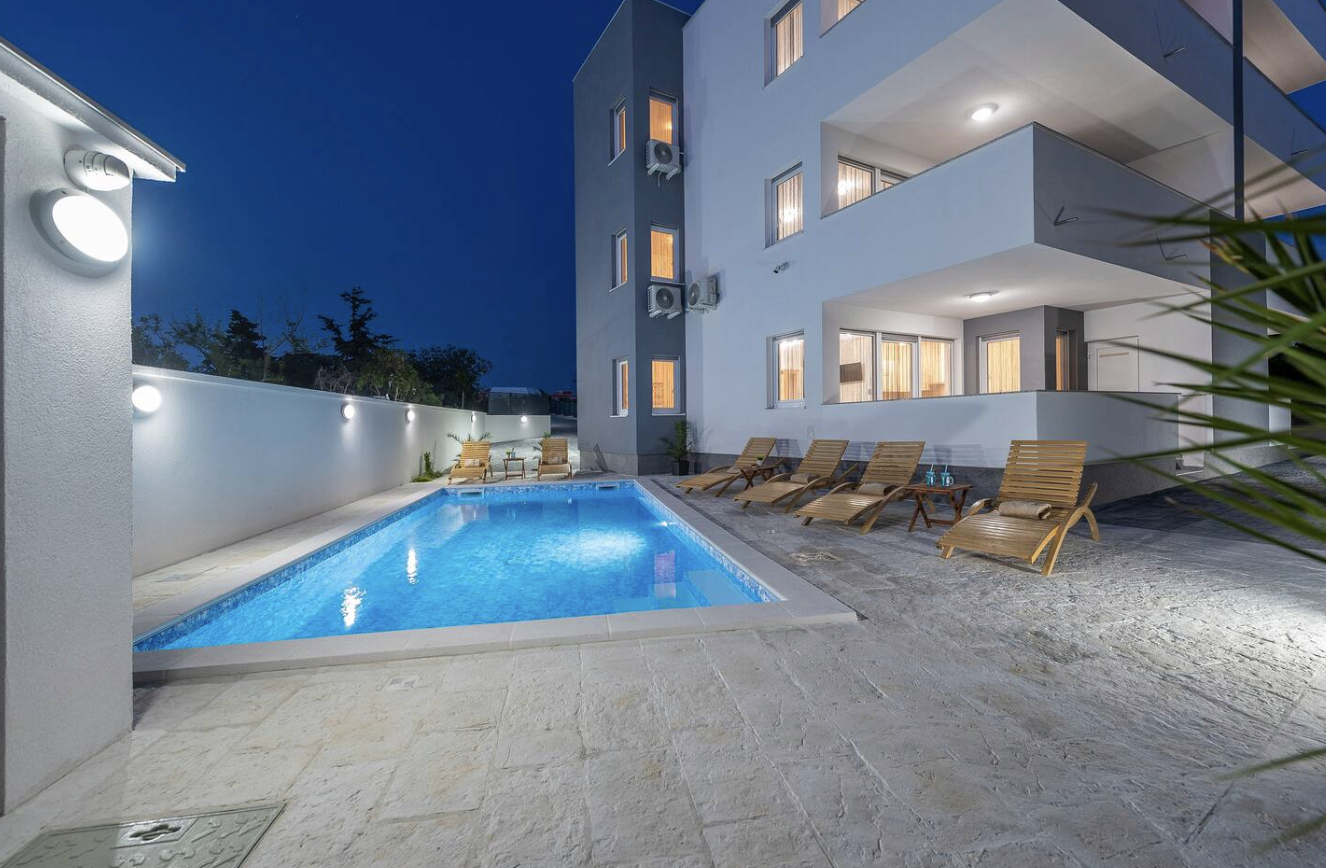 Villa Mel-Mari 6 Apartment mit Pool in Novalja
