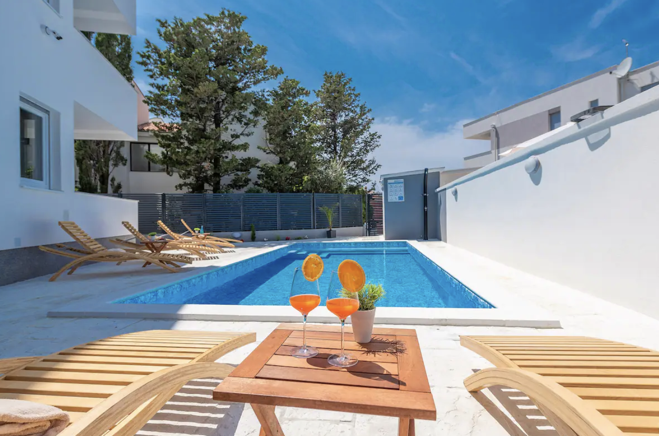 Villa Mel-Mari 6 Apartment mit Pool in Novalja