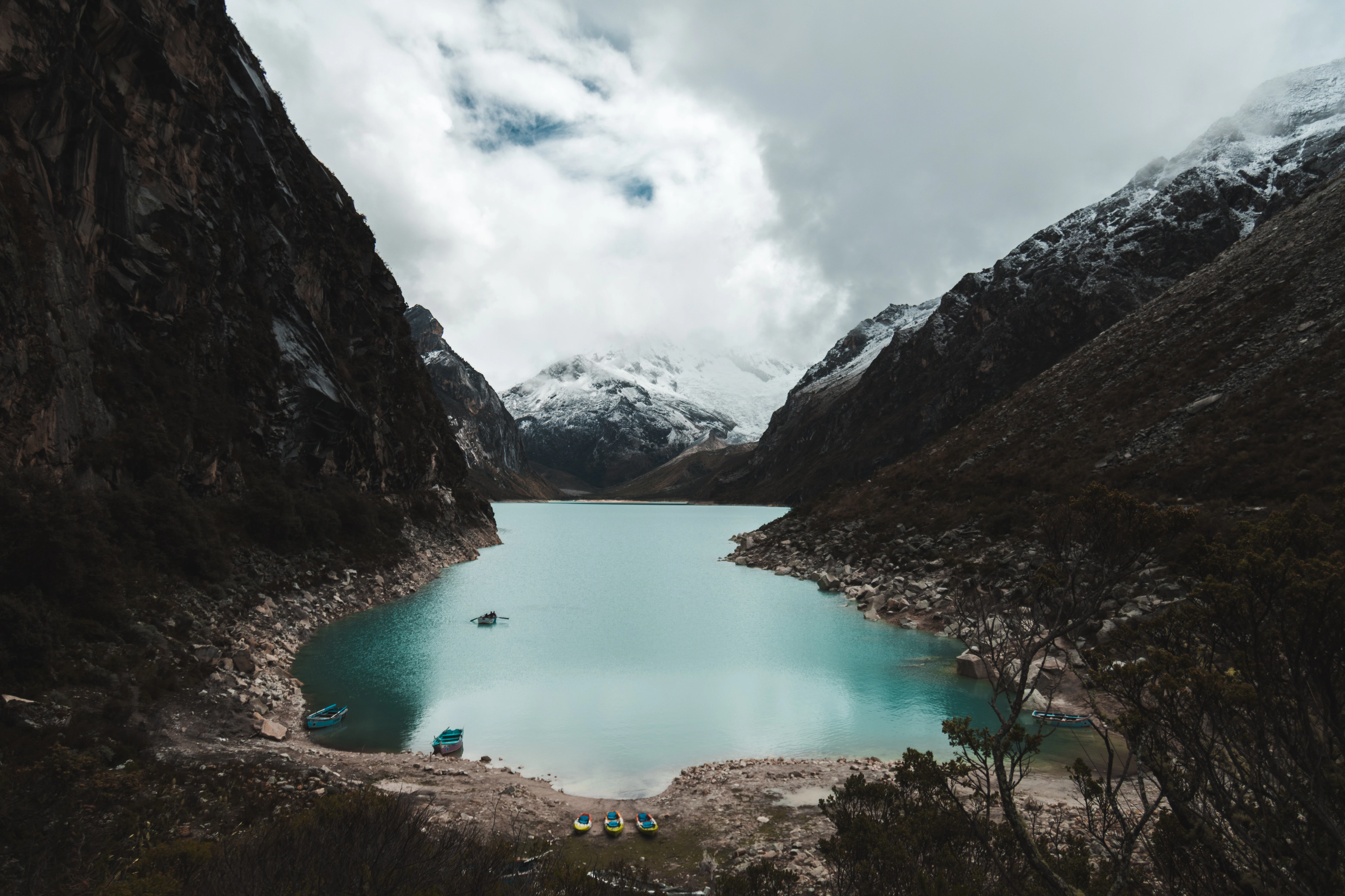 lake in the middle of mountains